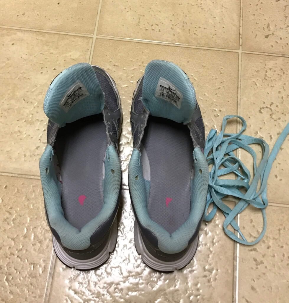 Materials Needed for Cleaning Non Removable Insoles